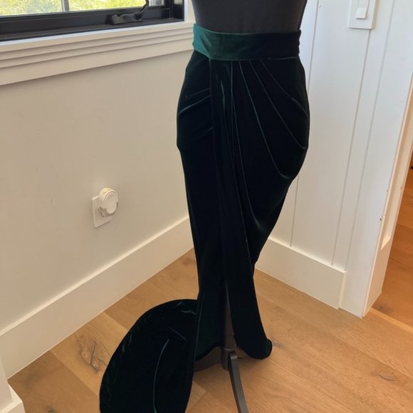 House of CB long emerald velvet skirt - Picture 1 of 5